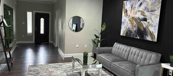 🏠 Modern Comfort Near Houston’s Top Attractions–3BR, 3BA Sleeps 9 &Office Space