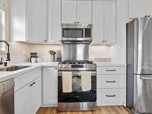 Fridge, microwave, oven, stovetop - Sunset Cliffs Dream House - Patio, W/D, Steps to the Ocean! (San Diego)
