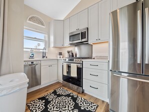 Refrigerador, microondas, horno, placa de cocina