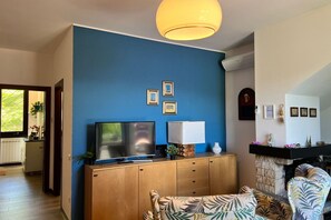 TV - Bnbook Casa Luccio Vista lago-Ispra (ISPRA)