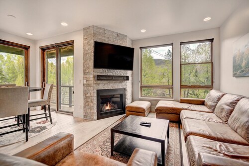 Blue River Flats in Silverthorne, amazing location and panoramic mountain views