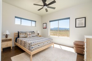 3 bedrooms, desk, travel cot, free WiFi