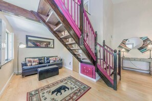 TV, fireplace, foosball - Peace, Pines & Family Time at Sequoia Cottage! (Ruidoso)