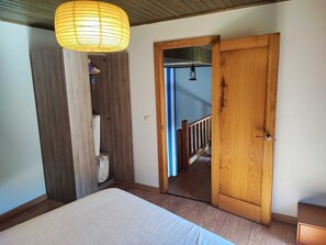 3 bedrooms, bed sheets