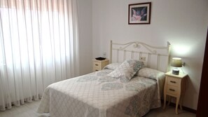 3 bedrooms, WiFi, bed sheets - Flat 1,5km from Carnota Beach (Carnota)