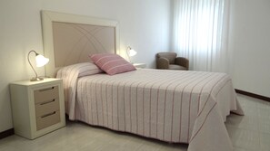 3 bedrooms, WiFi, bed sheets - Flat 1,5km from Carnota Beach (Carnota)
