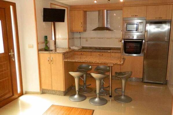 Fridge, microwave, oven, cookware/dishes/utensils