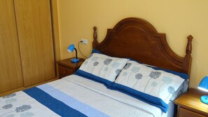 2 chambres, fer et planche à repasser, Wi-Fi, draps fournis