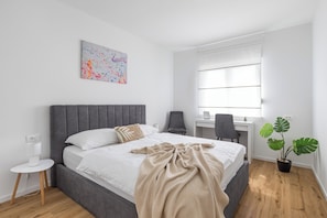 Apartamento superior | Edredones de plumas, caja fuerte, decoración individual