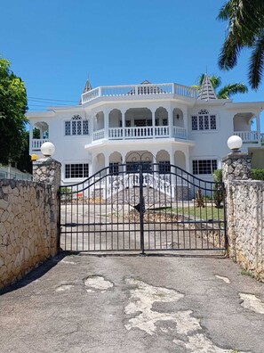 Exterior - Ocean View 2BR Palm Villa 1st Floor (St. James Parish)