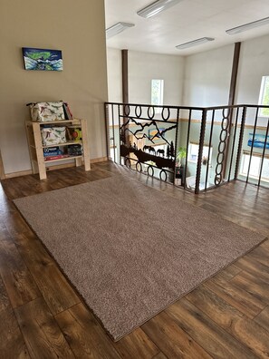 Interior - Valley View Retreat - Spacious, beautiful home near river - perfect for families (Sterling)