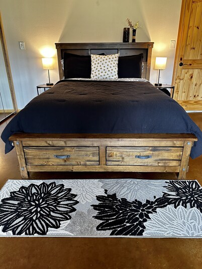 Valley View Retreat - Spacious, beautiful home near river - perfect for families