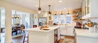 Elegant Bay Area Escape Oakland Hills Views, Chef's Kitchen, Claremont Hotel