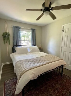 3 bedrooms, WiFi, bed sheets