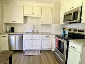 Private kitchen - S. Raleigh Home on Quiet Court (Garner)