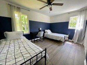 3 bedrooms, WiFi, bed sheets - S. Raleigh Home on Quiet Court (Garner)