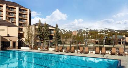 Luxury villa w/full kitchen, firepits, multiple hot tubs; world class skiing.