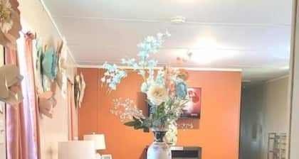 The Floral Cottage Three Bedrooms One Bath