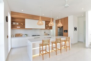 Deluxe Villa | Dapur peribadi | Cerek elektrik, kerusi tinggi 