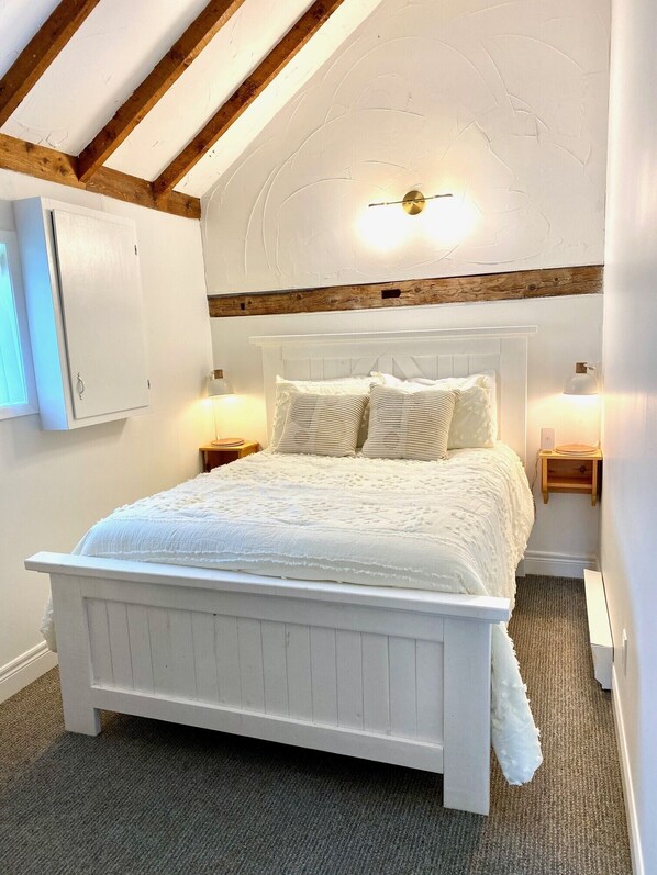 2 bedrooms, iron/ironing board, travel cot, free WiFi