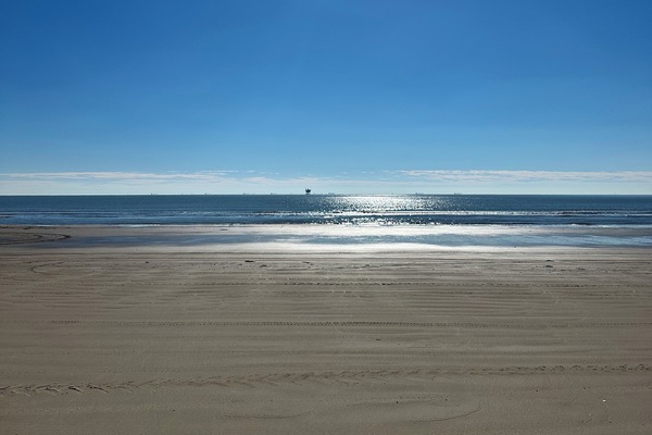 Chaises longues, serviettes de plage