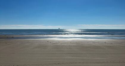 Nauti Beach House! Pet Friendly!