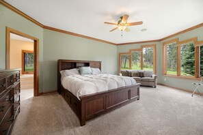 7 bedrooms, desk, WiFi