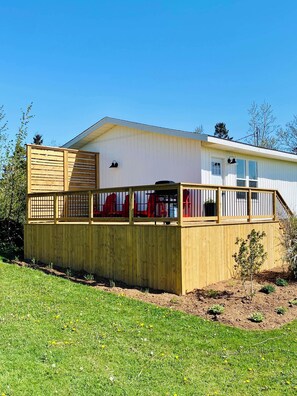 Terrace/patio - Cottage #4 - 2 bedroom - family & pet friendly! (French River)
