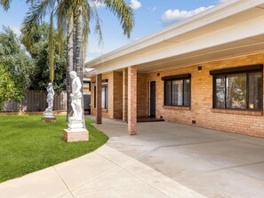 Property grounds - Swainson on Margaret (North Brighton)