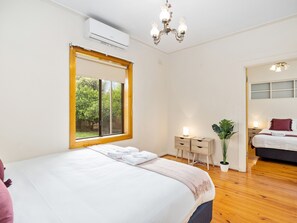 8 habitaciones, tabla de planchar con plancha, cuna de viaje y wifi 