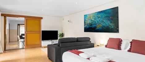 8 chambres, fer et planche à repasser, lit parapluie, Wi-Fi