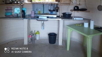 Oven, cookware/dishes/utensils