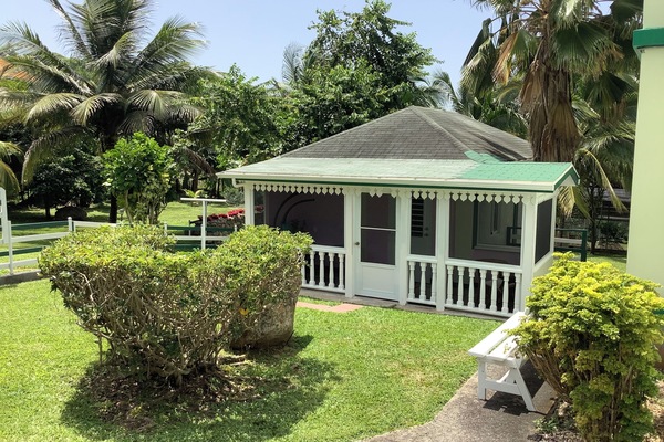 Compact studio cottage