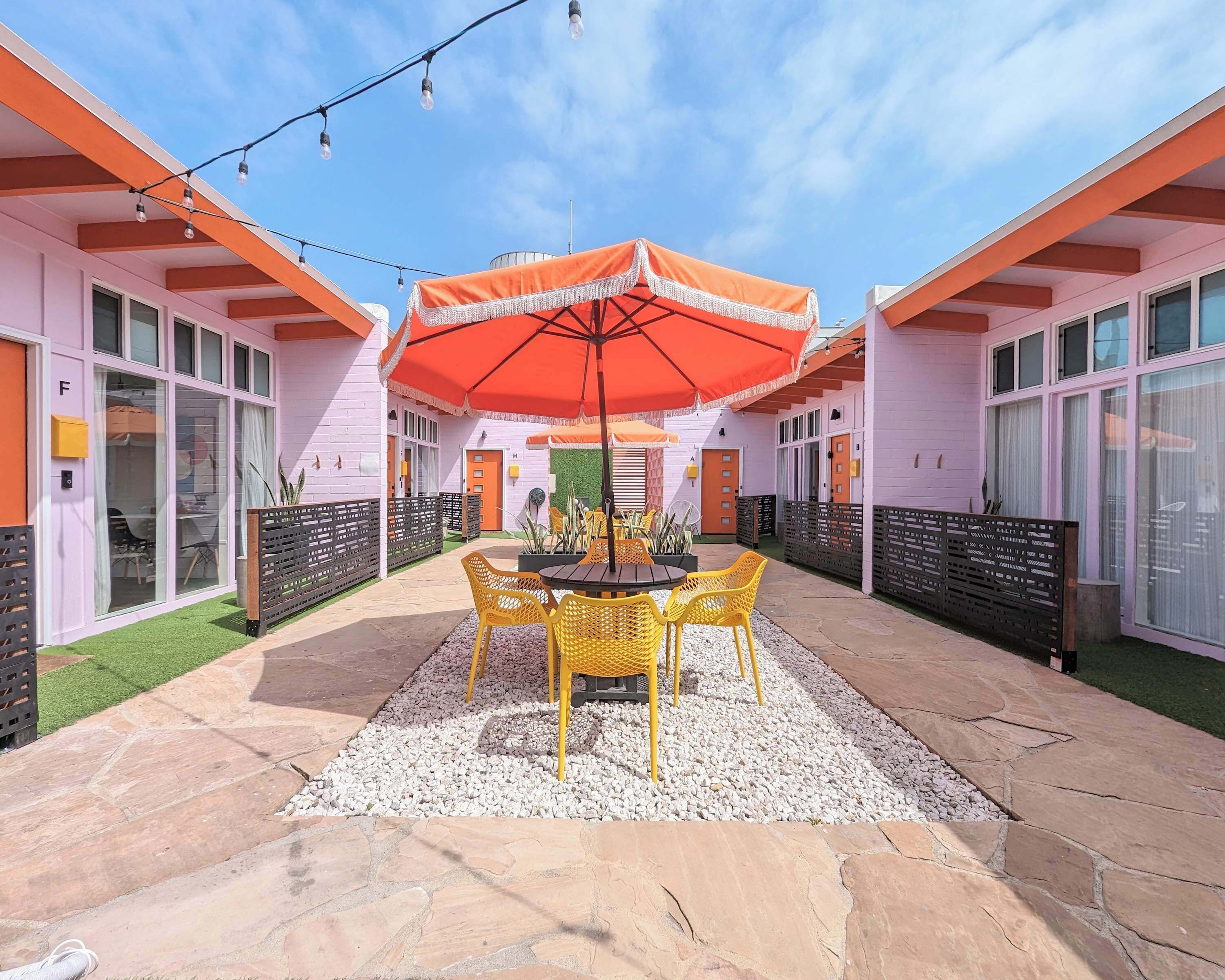 Stylish Hermosa Pier Getaway plus Free Parking