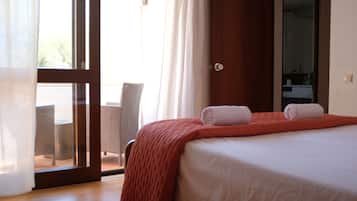 2 slaapkamers, een strijkplank/strijkijzer, gratis wifi, beddengoed