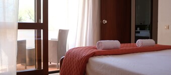 Marina Gardens, Relaxing Duplex in Central Location