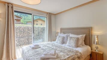 3 bedrooms, iron/ironing board, travel cot, free WiFi