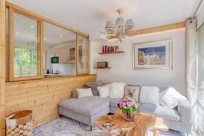 TV, stereo - Couchant · Chalet Lumineux 6pax Vues Terrasses Confort (Chamonix-Mont-Blanc)