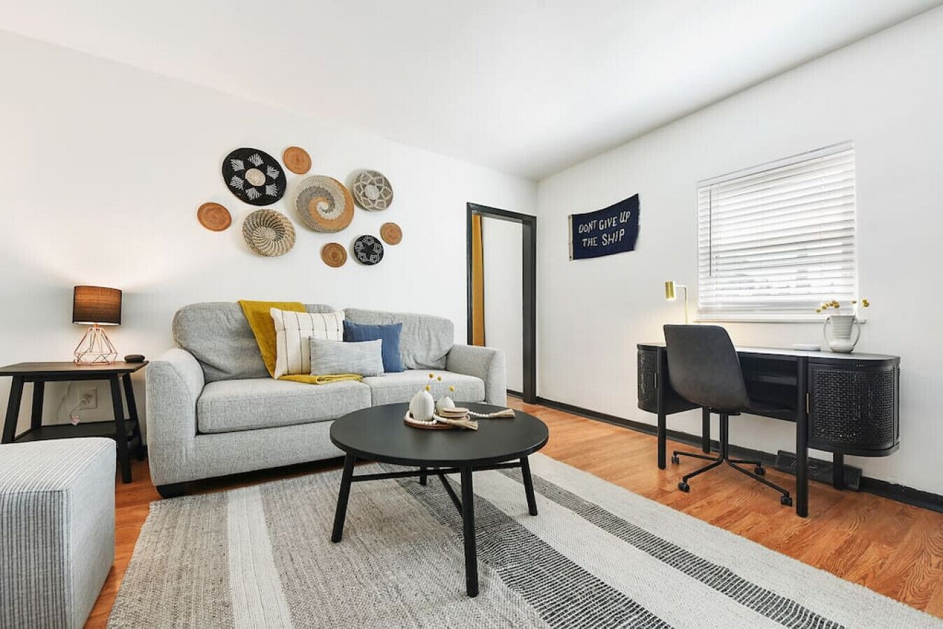 تلفزيون ذكي، برامج وأفلام نتفليكس،  مكبرات الصوت الذكية، خدمات بث