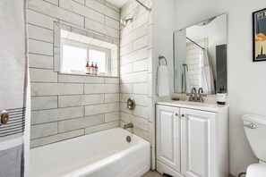 Articles de toilette écologiques, sèche-cheveux, serviettes fournies
