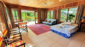 Living area - Beautiful Island Bungalow right by the Water (Luganville)