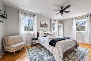 3 bedrooms, desk, iron/ironing board, travel crib - Close to SPAC, Saratoga Race Track & Downtown (Saratoga Springs)