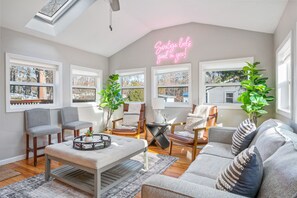 TV - Close to SPAC, Saratoga Race Track & Downtown (Saratoga Springs)