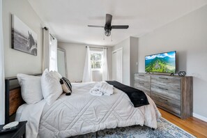 3 bedrooms, desk, iron/ironing board, travel crib
