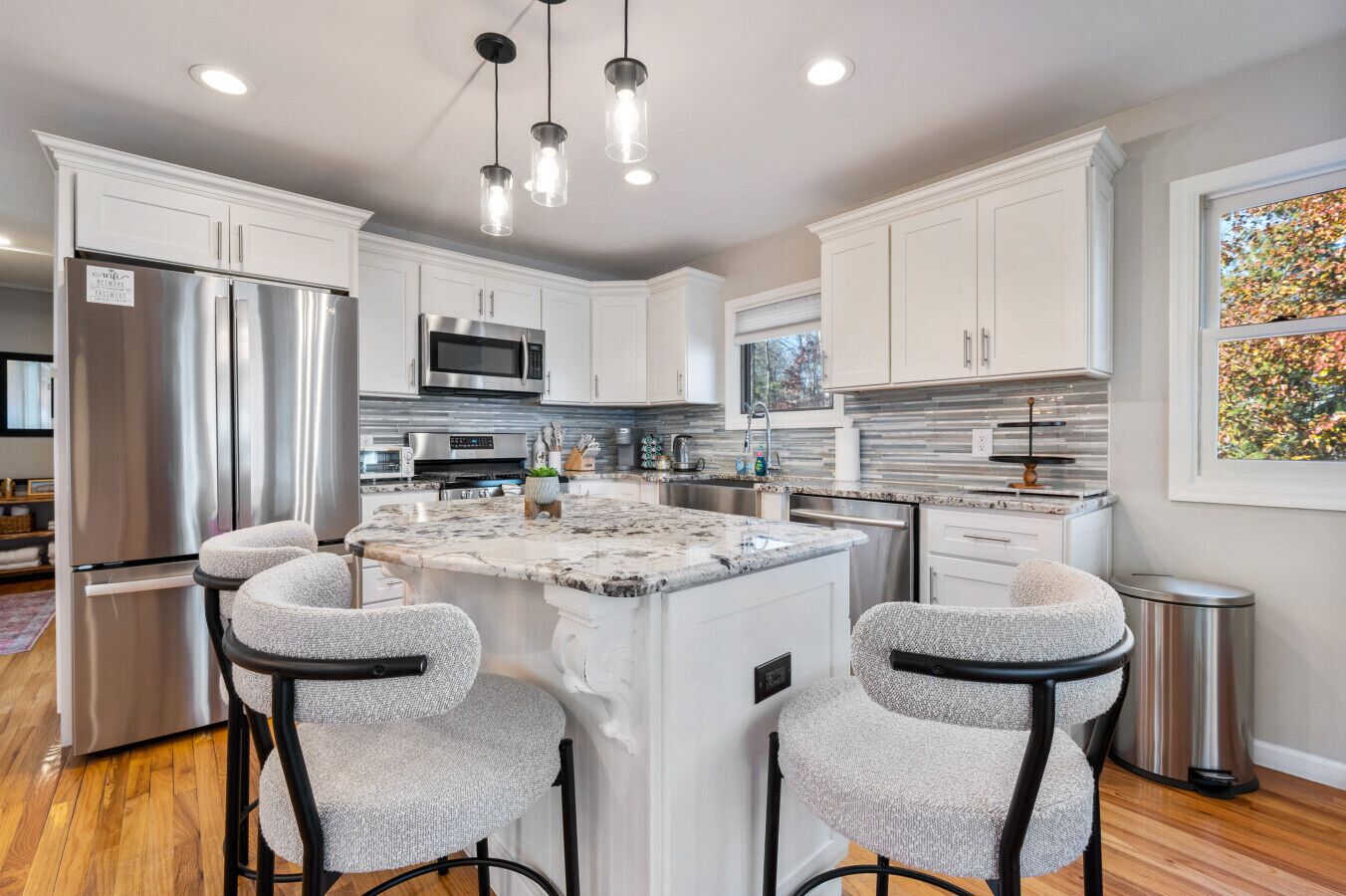 Refrigerador, microondas, horno y parrilla de estufa 