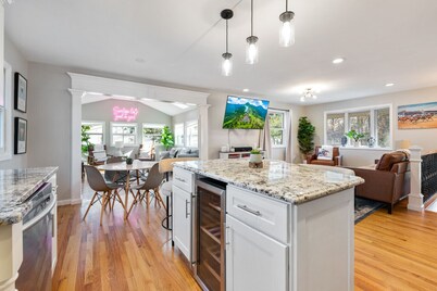 Close to SPAC, Saratoga Race Track & Downtown