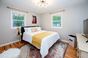 3 bedrooms, desk, iron/ironing board, travel cot