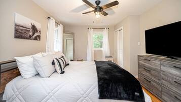 3 soveværelser, skrivebord, strygejern/strygebræt, weekendseng