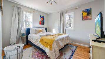 3 Schlafzimmer, Schreibtisch, Bügeleisen/Bügelbrett, Reisekinderbett