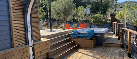 Bain à remous extérieur